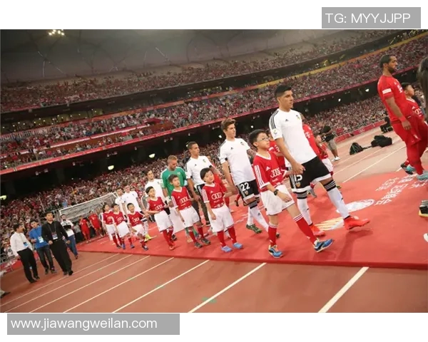 与足球明星亲密合影记录下的难忘瞬间与激情时刻