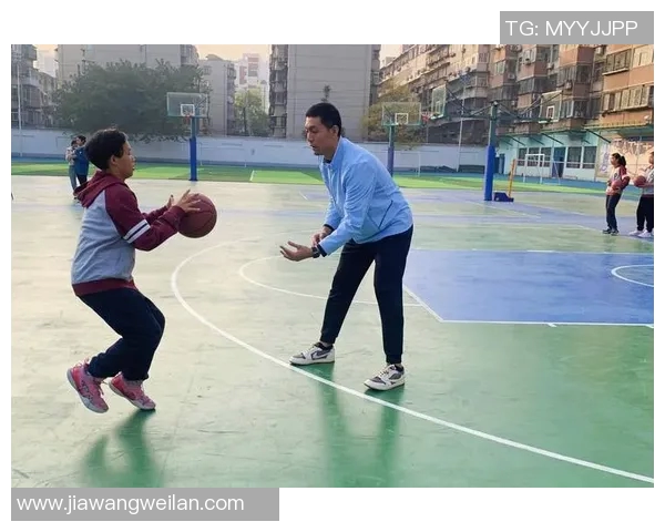 篮球明星走进校园传授技巧激励学子追逐梦想